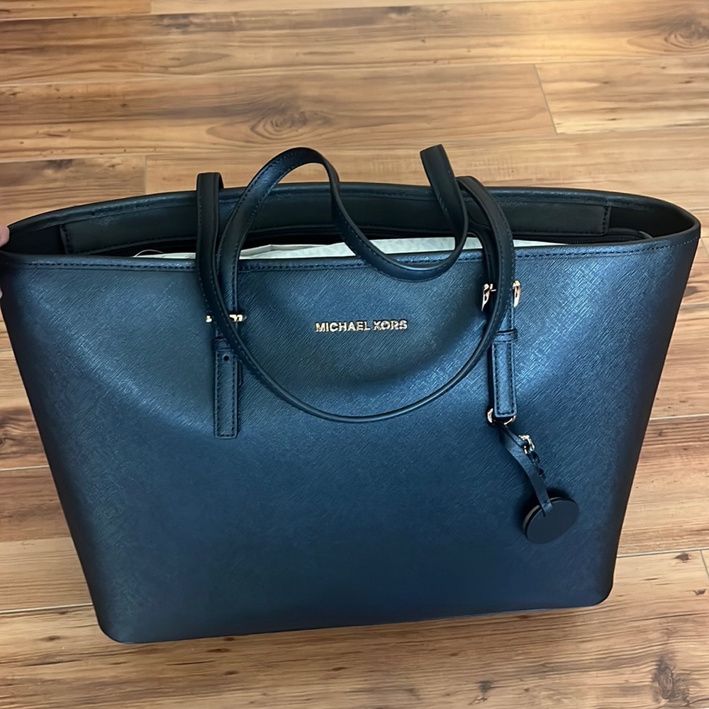Brand New with Tags Michael Kors Jet Set Travel Leather Tote Black